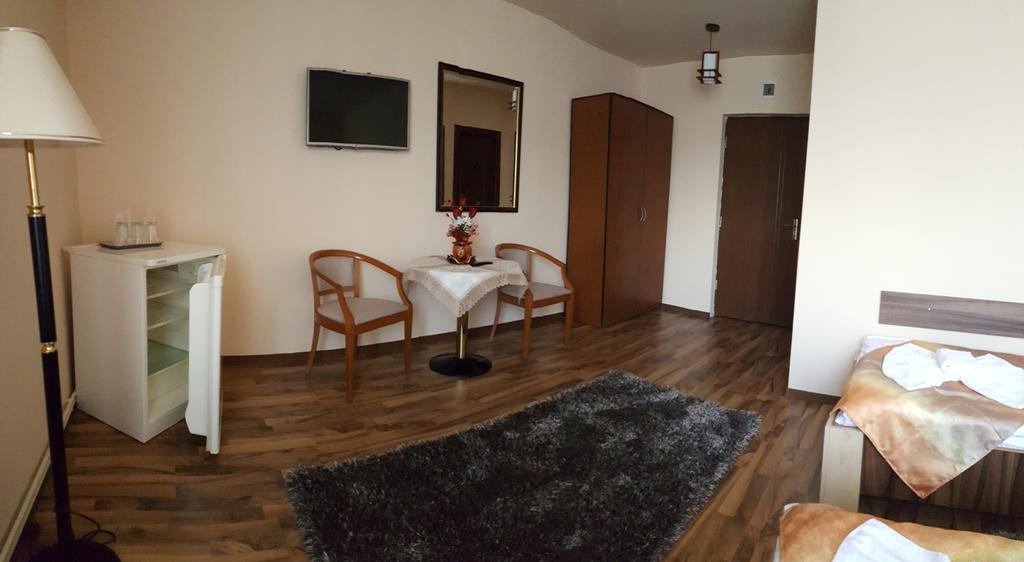 Готель Casa Alex Тиргу-Жіу Номер фото