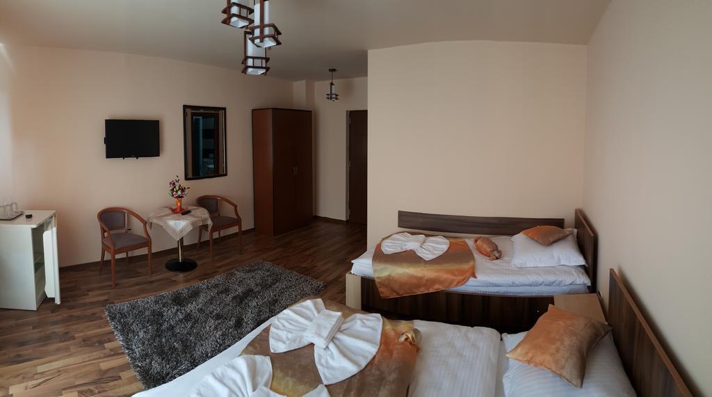 Готель Casa Alex Тиргу-Жіу Номер фото