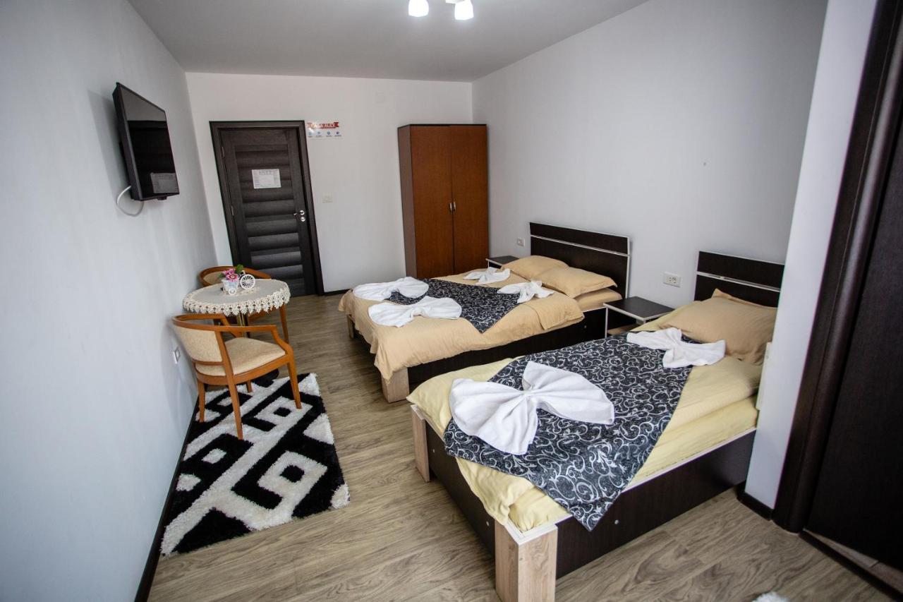 Готель Casa Alex Тиргу-Жіу Екстер'єр фото